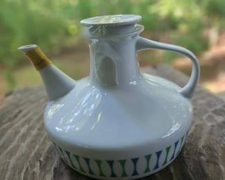 $265 MCM Paul McCobb Contempri porcelain teapot in the Eclipse pattern. In excellent condition. Original lid and protective plastic cover on spout