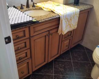 Elegant bath vanity