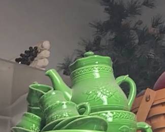 Classic Treasures Musical Porcelain Teapot Jade Green Water Fountain Whimsical