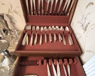 International Deep Silver-13 dinner forks-12 salad forks-30 spoons-10 soup spoons-12-knives-cake server- 6 serving pcs.