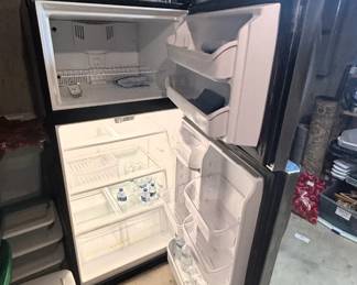 Frigidaire refrigerator/freezer.