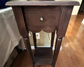 One drawer stand.