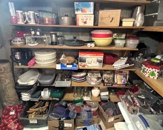 Variety of kitchen items.