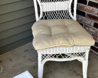 Wicker chair w/cushion.
