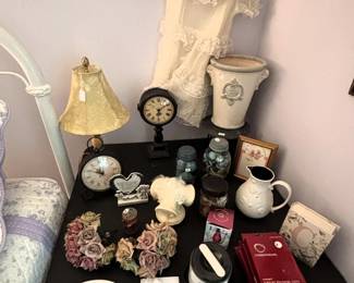 Lots of decorative objects.