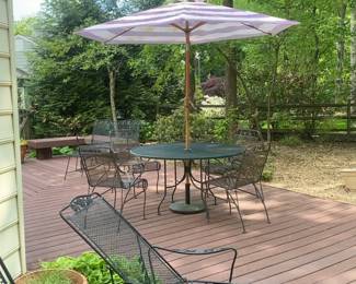 Round Wrought Iron Mesh Patio Table with Umbrella 