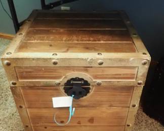 WOOD TRUNK SQUARE