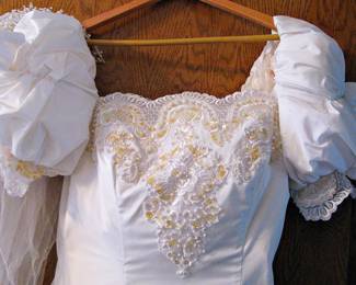 Vintage 1980s or 1990s Wedding Dress with Lace and Beaded details size 12 Dry Cleaned with Storage Box