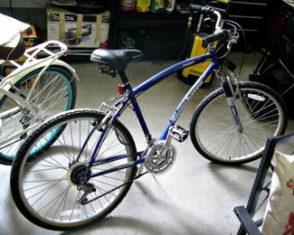  Huffy Stonehaven Bicycle with Air Suspension 