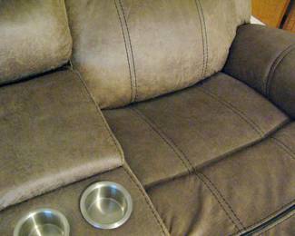  Knoxville Manual Motion Loveseat with Console