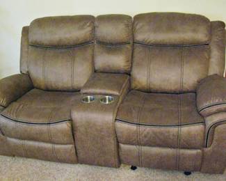  Knoxville Manual Motion Loveseat with Console
