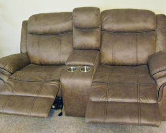  Knoxville Manual Motion Loveseat with Console