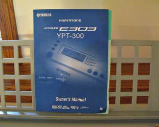 Yamaha Portable Electronic Keyboard w/ Manual and Music Stand