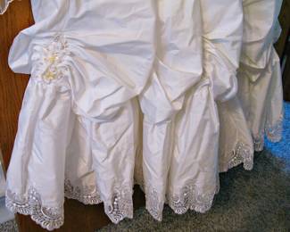 Vintage 1980s or 1990s Wedding Dress with Lace and Beaded details size 12 Dry Cleaned with Storage Box