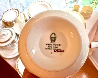 137. Wedgwood Whitehall W4001 Gold Grape Vine Bone China Set, 85 Pcs?