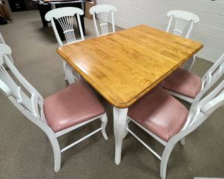 154. Kitchen Dining Set, Natural Wood Table Top W/Set of 6 White Painted Chairs