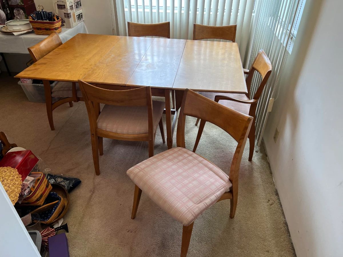 This table and chair set is Heywood-Wakefield, known for it's excellent design and quality.