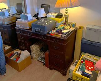 Here we have another photo of a mix of items you want to look through.