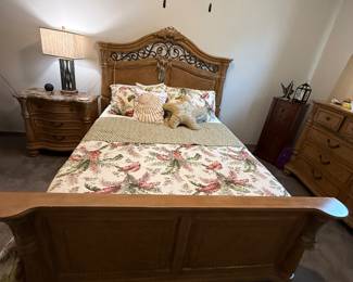 QUEEN BED