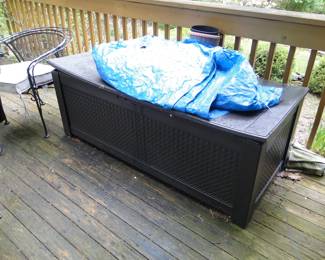 Storage container