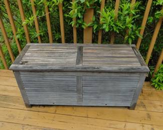 Storage container