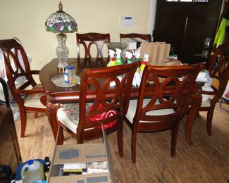 Dining room table/Chairs