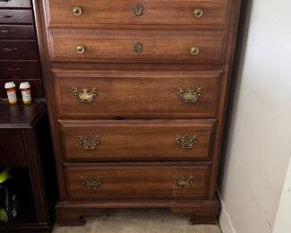 Sturdy 5 drawer dresser 