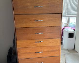 Tall chest 