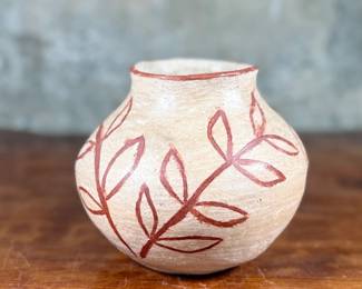 This lot features a Santo Domingo pottery pot likely circa 1920s that measures, 6” H and is in very good condition.