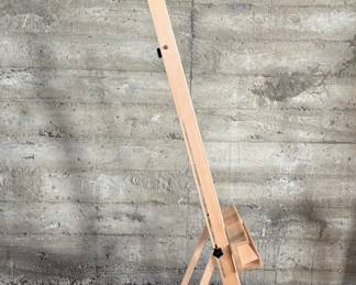 This lot features a large adjustable art studio easel made of Beechwood and in very good condition. Measures up to 6” H.