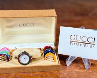 This lot features a change bezel watch by Gucci in immaculate condition with original box, papers, and warranty card. This timepiece has a gold-plated case and bracelet in exceptional condition with a mineral crystal face. You can set the watch bracelet to 15cm or 14.5cm, providing a comfortable fit for a small wrist.