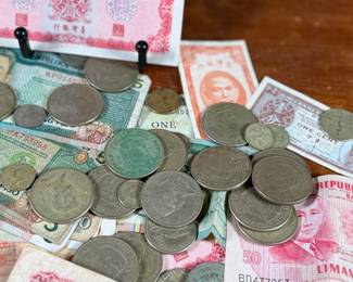 This lot features a large collection of foreign currency, primarily from the Philippines and Hong Kong.