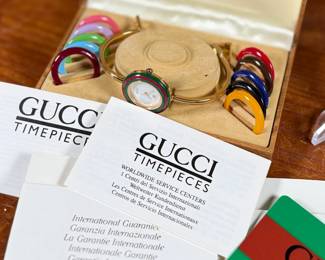 This lot features a change bezel watch by Gucci in immaculate condition with original box, papers, and warranty card. This timepiece has a gold-plated case and bracelet in exceptional condition with a mineral crystal face. You can set the watch bracelet to 15cm or 14.5cm, providing a comfortable fit for a small wrist.