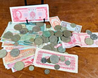 This lot features a large collection of foreign currency, primarily from the Philippines and Hong Kong.