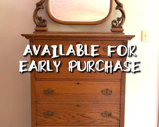 BUY NOW! Antique solid oak 5 drawer dresser — 36“(L) x 19”(W) x 45“(H)  mirror height: 27” — $325 —   Delivery is available for an additional charge — call/text 507-458-2542 