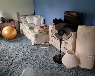 One side twin bedroom