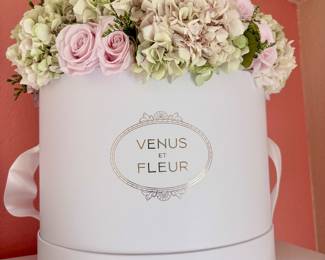 Venus et Fleur potpourri floral arrangement