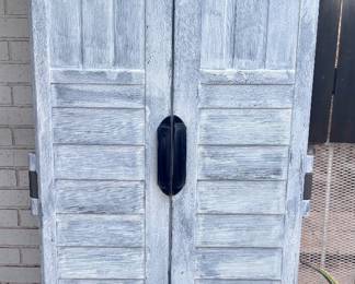 small outdoor suncast storage shed