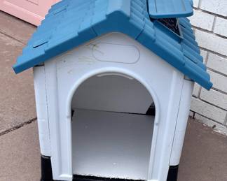 outdoor cat or dog house