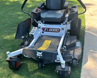 Bobcat ZT 2000 Zero Turn Lawnmower with 38 hours and service records