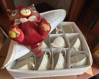 12 cups. large toy bear