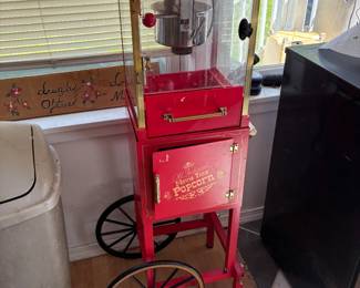 Popcorn dispenser