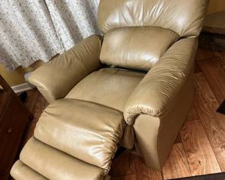 5495 LaZBoy Leather Swivel Rocker Recliner Extended