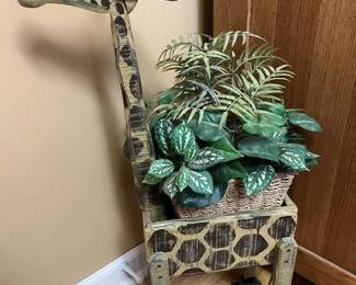 5495 Giraffe Tall Wood Planter