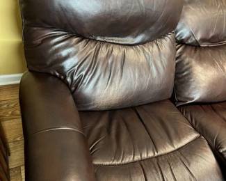 5495 Leather Double Power Recliner Detail