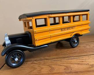 5495 Wood Bus Decor