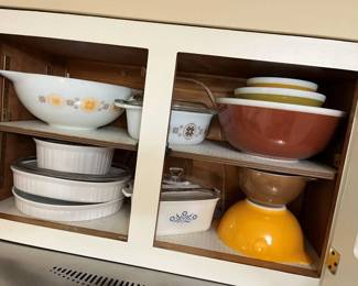 5495 Vintage Pyrex  Friends
