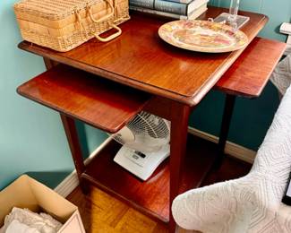 mahogany side table with two pull out leaves