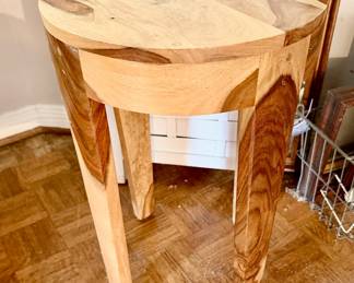 Porter Designs Sonora Round End Table in Harvest Brown