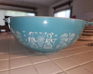 Vintage Pyrex Amish Butterprint